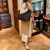 [Shrink leather]<br>tuti tote bag<br>color: navy
