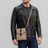 [Shrink leather x croco pattern leather]<br>voyage shoulder<br>color: taupe