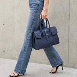 [Shrink leather x croco pattern leather]<br>Voyage M bag<br>color: navy
