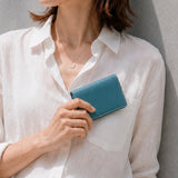 [French calf] <br>Thread gusset card case<br>color: Jean blue