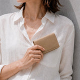 [French calf] <br>Thread gusset card case<br>color: taupe