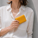 [French calf] <br>Thread gusset card case<br>color: yellow