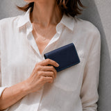 [French calf] <br>Thread gusset card case<br>color: navy