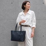 [Shrink leather]<br>tuti tote bag<br>color: navy