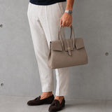 [Shrink leather x croco pattern leather]<br>Voyage M bag<br>color: taupe x taupe
