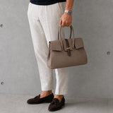 [Taurillon Lagoon x Crocodile]<br>Voyage M bag<br>color: taupe x dark brown
