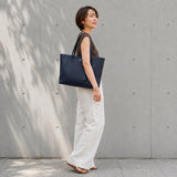 [Shrink leather]<br>tuti tote bag<br>color: navy