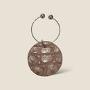 [カラークロコダイル] <br>グラスチャーム<br>color：トープ