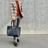[French calf] <br>Royal M tote bag<br>Color: Navy x Turquoise stitch x Interior red<br>[Scheduled to arrive in early August]