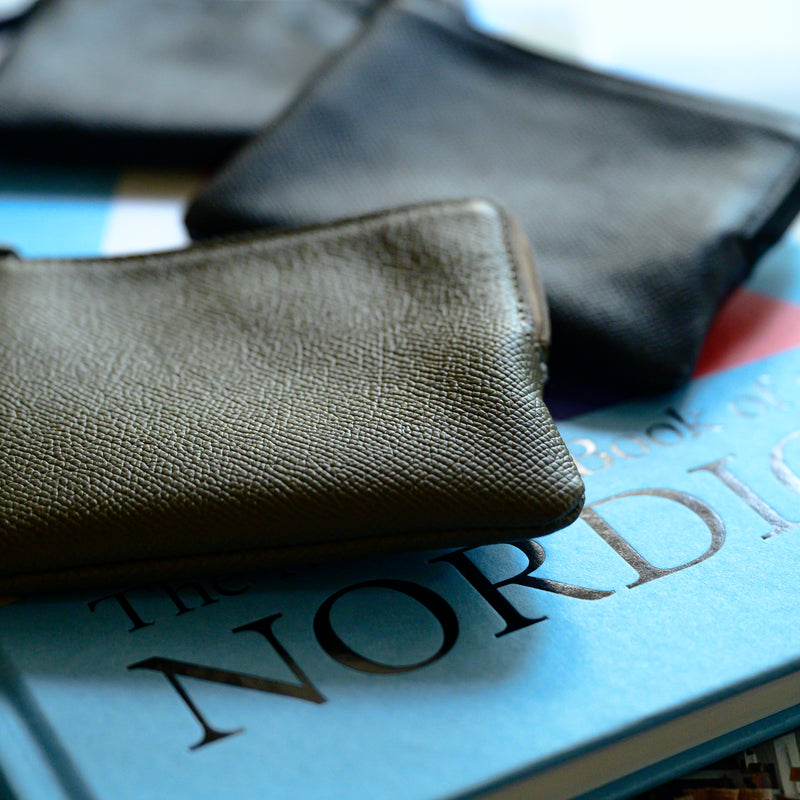 [French calf] <br> Pouch S <br> color: Black <br> [Made to order]