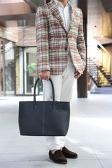 [French calf] <br>Royal M tote bag<br>Color: Navy x Turquoise stitch x Interior red<br>[Scheduled to arrive in early August]
