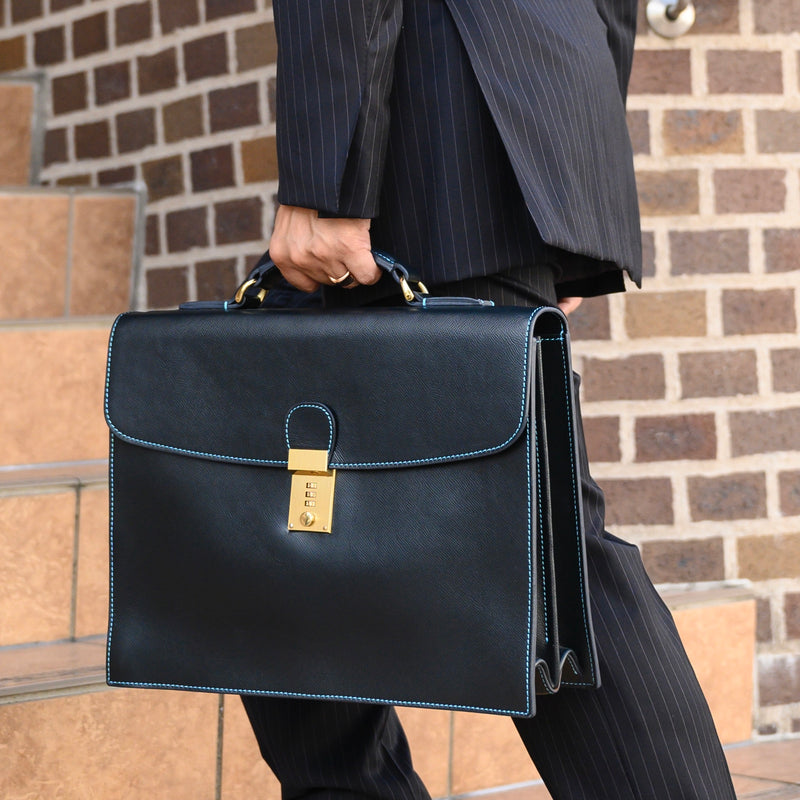 [French calf] <br> 2 knob cubse bag <br> Color: Navy