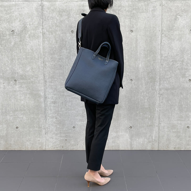 [Tryon Lagoon] <br> Shoulder tote bag <br> Color: Navy x off -white stitch