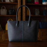 [French calf] <br>Royal M tote bag<br>Color: Navy x Turquoise stitch x Interior red<br>[Scheduled to arrive in early August]