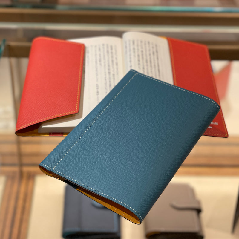 [French calf] <br> Book cover <br> color: Gene Blue