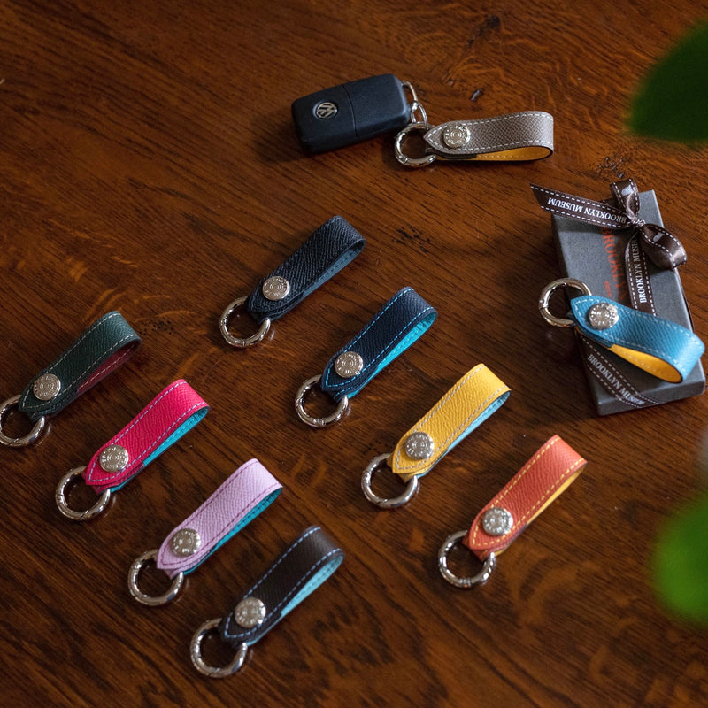 [French calf] <br> Keychain <br> Color: Navy