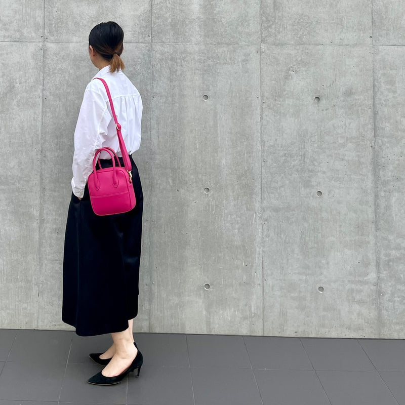 [Smooth leather] <br> Postman mini -shoulder <br> color: Pink
